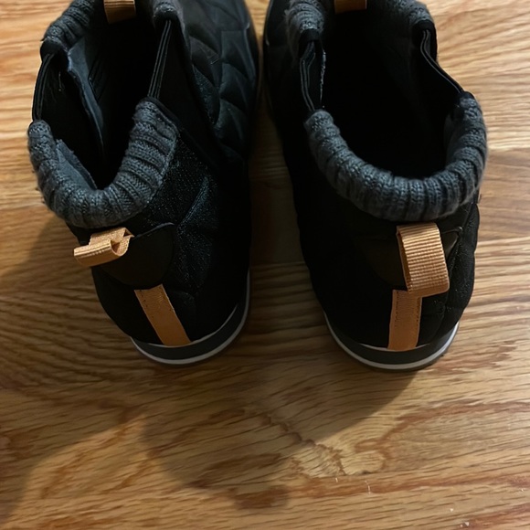 New Teva Ember Mid Boot Quilted Black Womens 8 - Picture 15 of 15